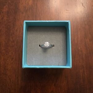 IMOLOVE - Solitaire Engagement Ring